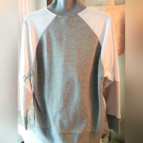 Women's S Nike pullover, color blocked NWOT - Picture 6 of 12